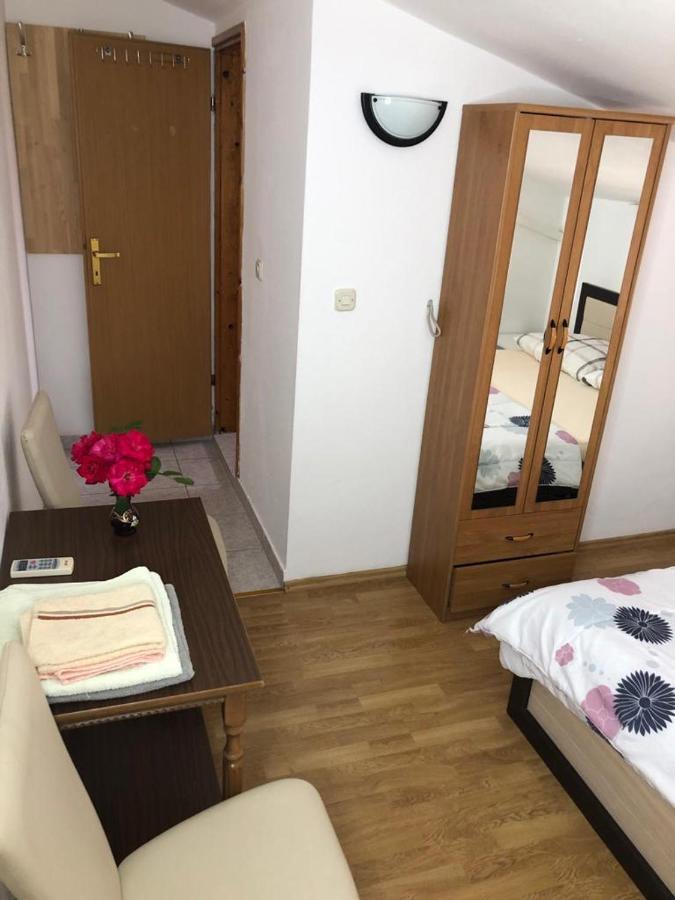 Međugorje パンシオン モダナ Bed & Breakfast エクステリア 写真