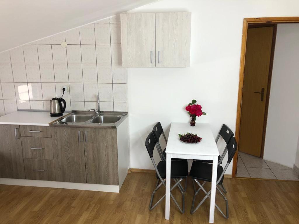 Međugorje パンシオン モダナ Bed & Breakfast エクステリア 写真