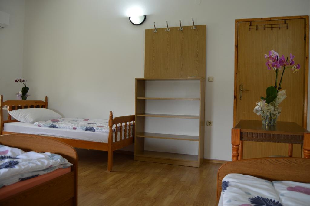Međugorje パンシオン モダナ Bed & Breakfast エクステリア 写真