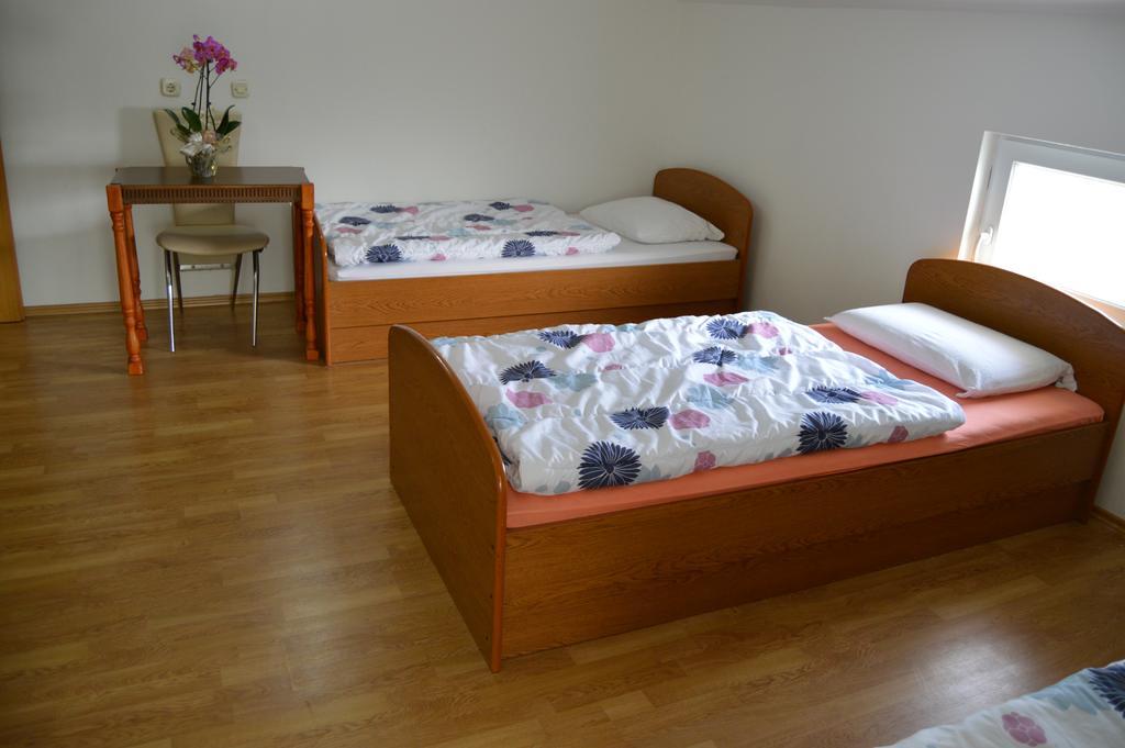 Međugorje パンシオン モダナ Bed & Breakfast エクステリア 写真