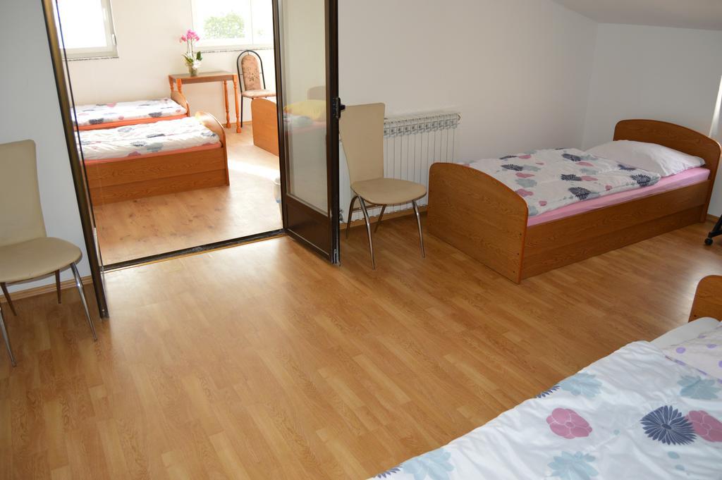 Međugorje パンシオン モダナ Bed & Breakfast エクステリア 写真