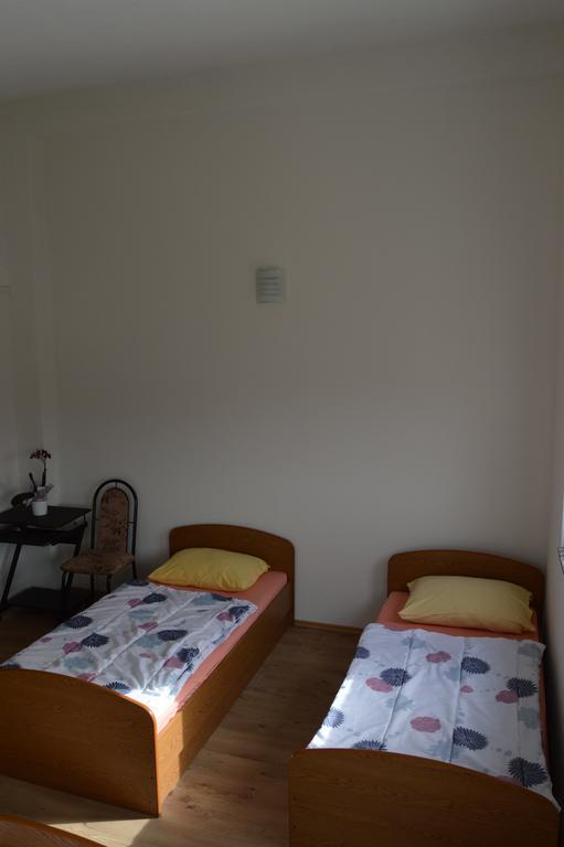 Međugorje パンシオン モダナ Bed & Breakfast エクステリア 写真