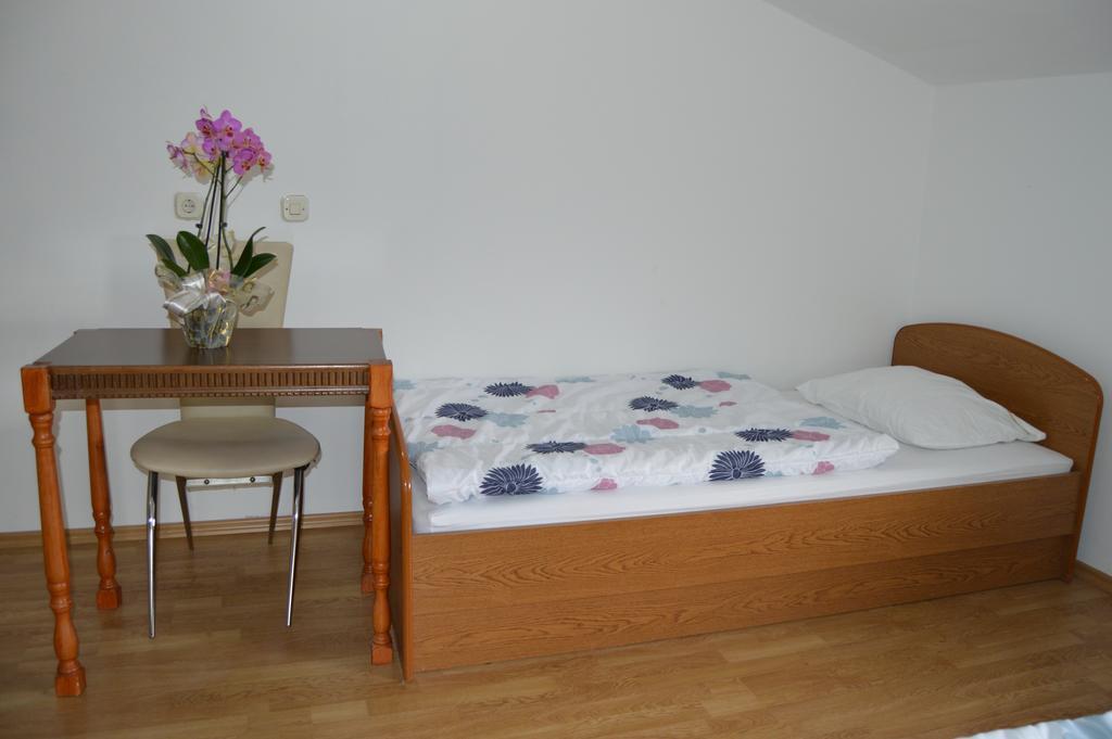 Međugorje パンシオン モダナ Bed & Breakfast エクステリア 写真