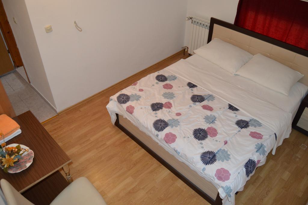 Međugorje パンシオン モダナ Bed & Breakfast エクステリア 写真