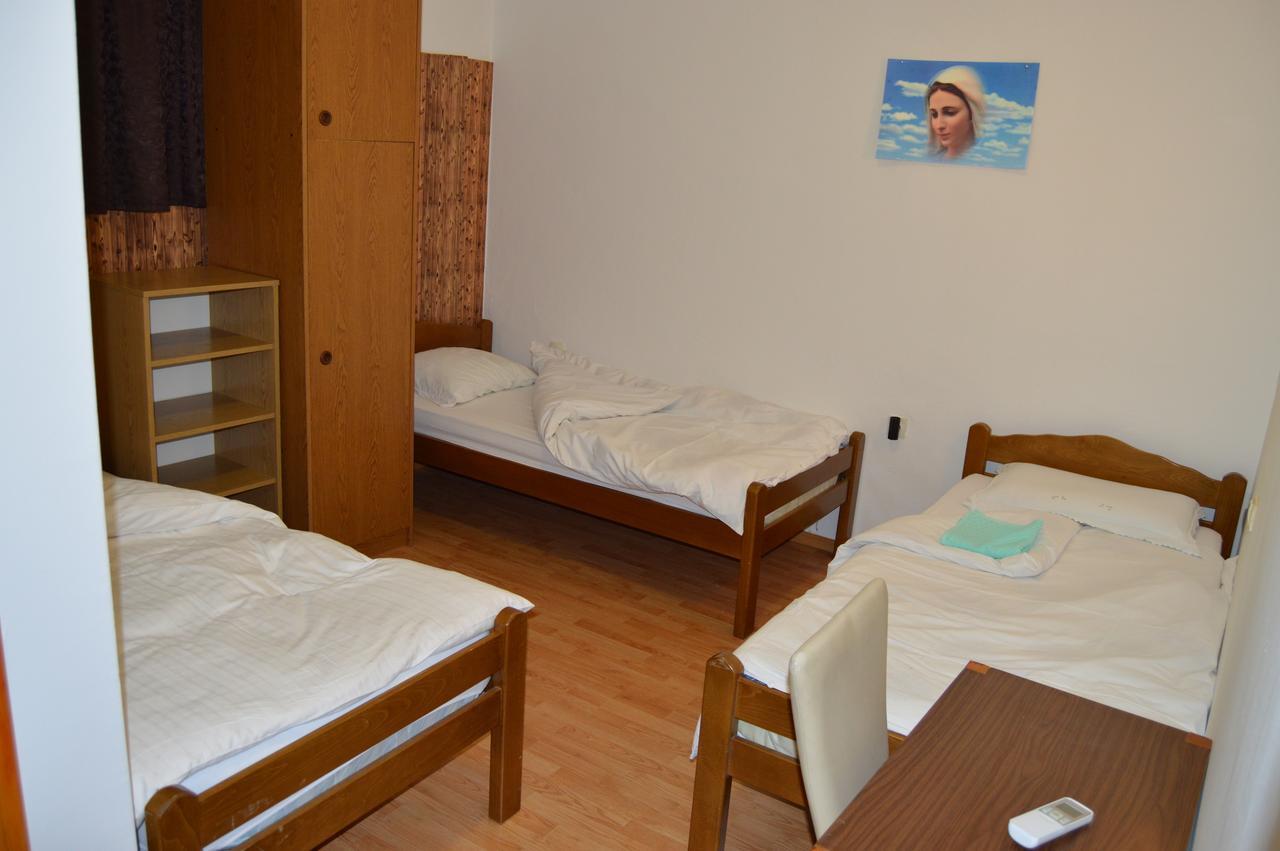 Međugorje パンシオン モダナ Bed & Breakfast エクステリア 写真